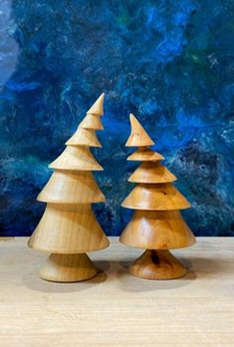 Отличный получился стол из дерева и стекла у немецкого мастера Torsten