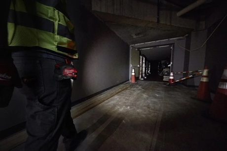Новинка! Рулетка магнитная PREMIUM MAGNETIC GEN III 7,5 м LED подсветка, ширина полотна 30 мм MILWAUKEE 4932492469