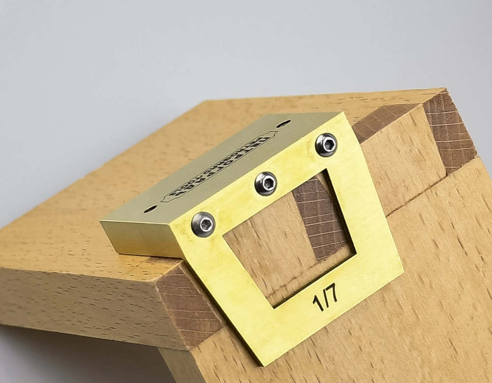 Новинка! Шаблон разметочный для косых шипов ПЕТРОГРАДЪ, модель 2, угол наклона 1:7. Для разметки соединения Ласточкин хвост на мягких и твердых породах древесины М00020159