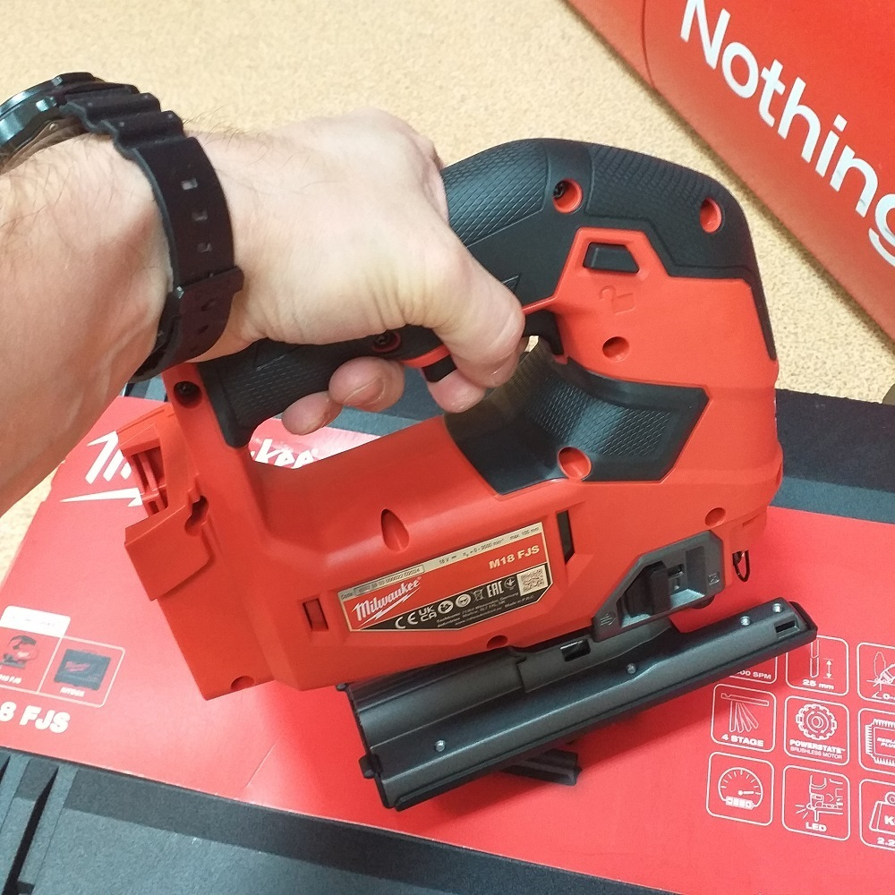 Легкий старт : Аккумуляторный лобзик M18 FUEL FJS-0X в кейсе Milwaukee 4933464726