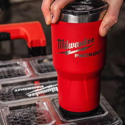 Новинка! Термокружка фирменная PACKOUT 591 мл Milwaukee 4932479074