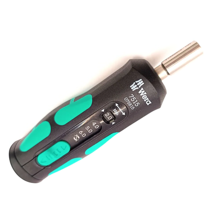 АКЦИЯ 2026! Динамометрическая отвертка WERA Kraftform Safe-Torque Speed 7515 2-6 Нм, надёжный механизм срабатывания ключа с быстрым переключением на реверс и 5 значений момента затяжки по выбору 2-6 Нм и с 1 фиксированным положением WE-075815