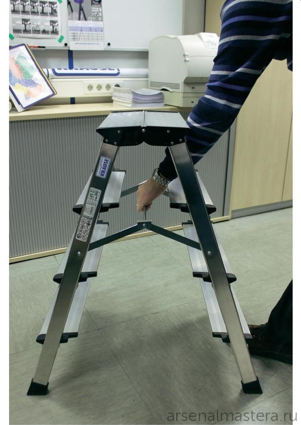 Двусторонняя складная алюминиевая подставка Krause TREPPO c широкими ступенями 2х4 126047