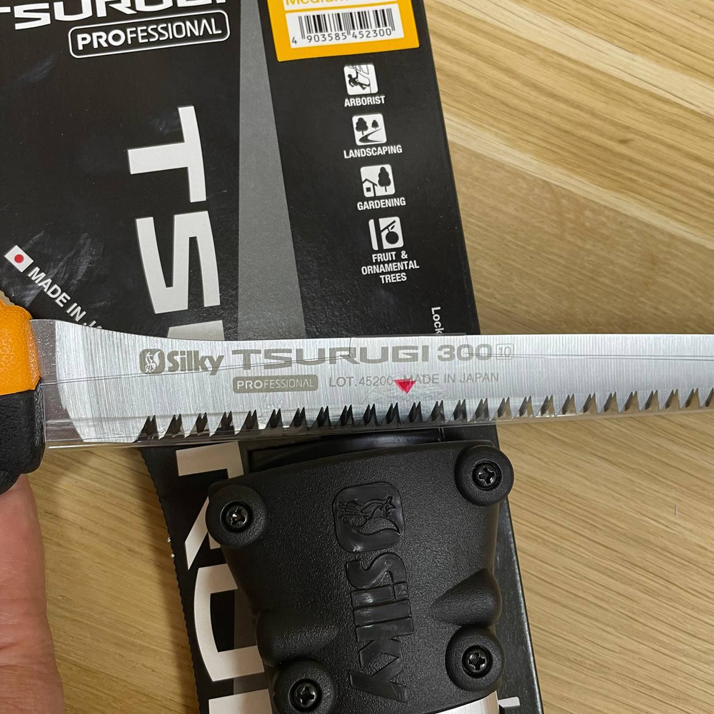 ХИТ! Пила японская профессиональная садовая для веток Silky Tsurugi 300 мм 10 зубьев / 30 мм в чехле М00017428