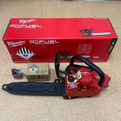 КОМПЛЕКТ M18 FUEL FTHCHS35-802: Аккумуляторная Цепная пила с верхней рукояткой 35 см FTHCHS35-0 с двумя Аккумуляторами HB8 8.0 Ач, Быстрозарядным устройством M12-18 FC Milwaukee 4933479589