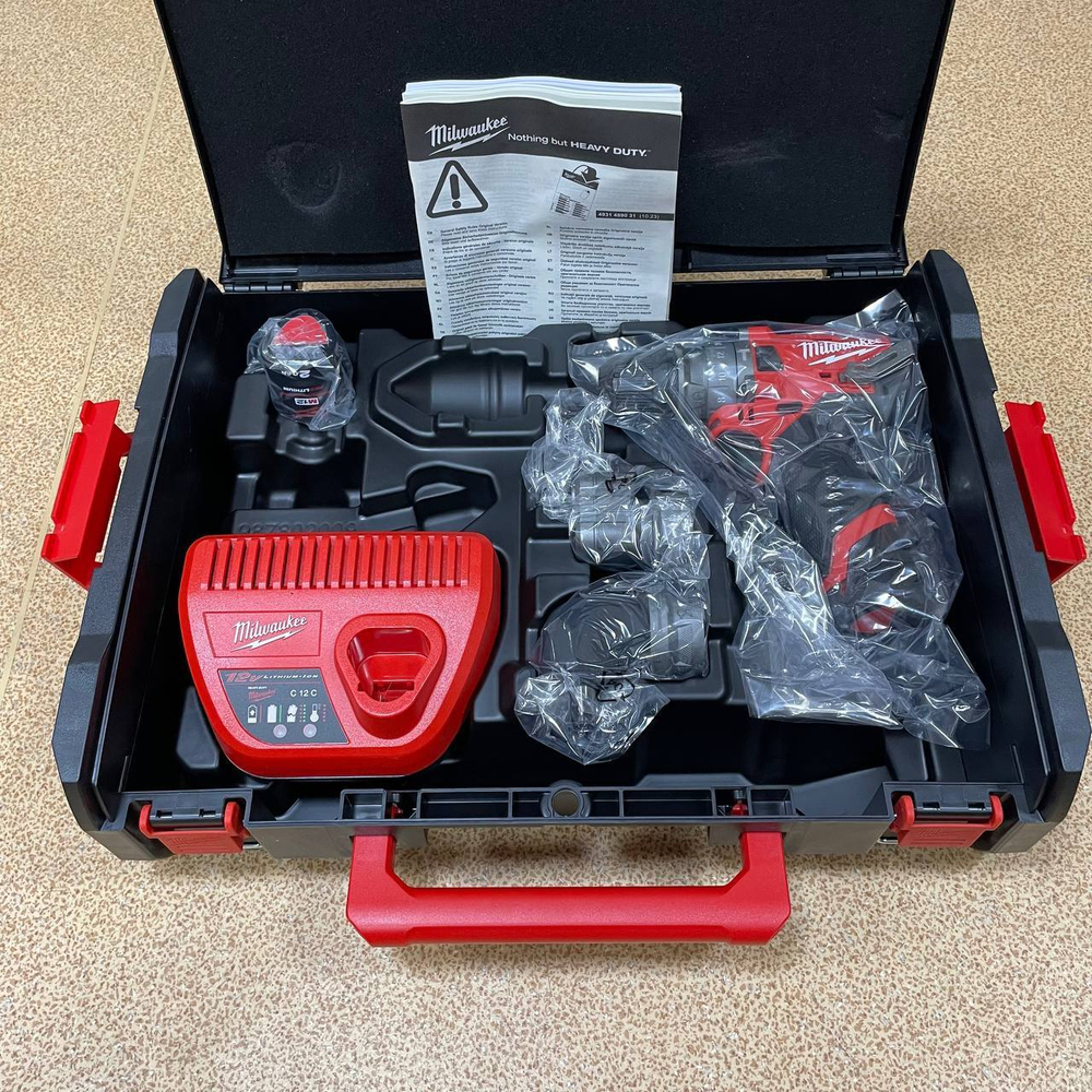 УДОБНЫЙ КОМПЛЕКТ ХИТ! В кейсе M12 FPDXKIT-202X: Субкомпактная ударная аккумуляторная дрель со съемным патроном с 2 шт Аккумуляторами M12 B2 2.0 Ач, Зарядное устройство C12 Milwaukee 4933464138