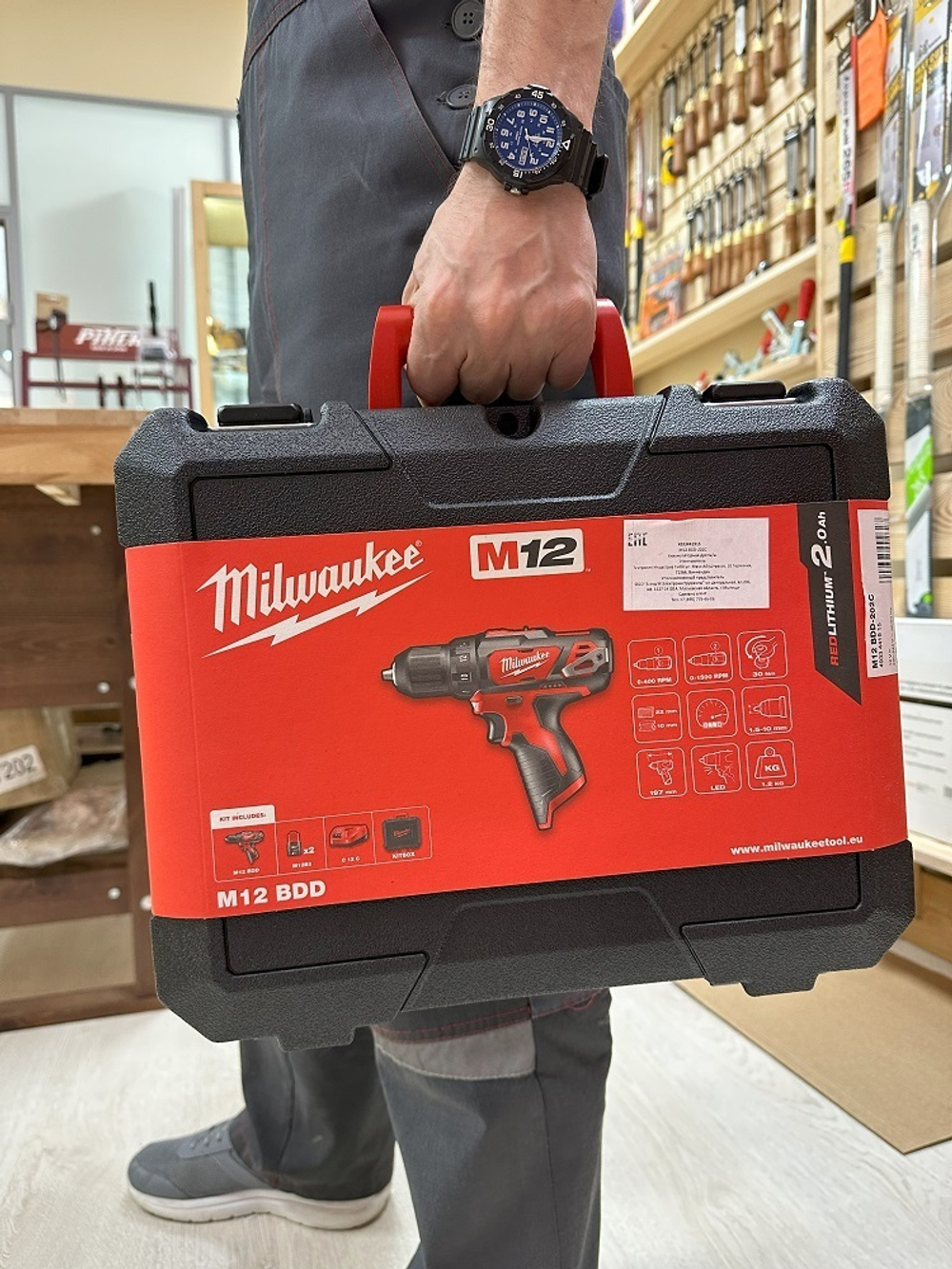 ХИТ! Комплект M12 BDD-202C Milwaukee Аккумуляторная компактная дрель-шуруповерт BDD-0 плюс 2 аккумулятора B2 2.0 Ач плюс зарядное устройство C12 C в кейсе 4933441915