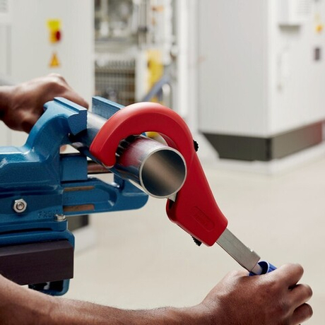 Труборез для нержавеющей стали и цветных металлов TubiX XL Knipex 6 - 76 мм / толщина макс 2 мм, длина 260 мм KNIPEX KN-903103BK