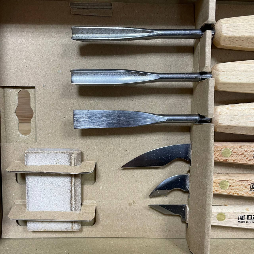 Набор 7 предметов из 6 резцов + брусок Narex Standart в картонной коробке 8946 10 894610