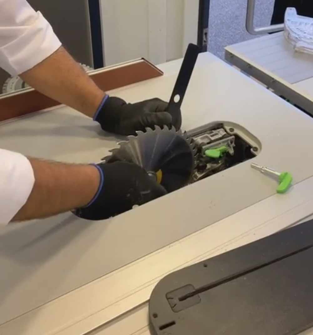 Монтажная дисковая пила 2,2 кВт диск 254 мм FESTOOL TKS 80 EBS-Set с подвижным столом, кожухом, упором 575828