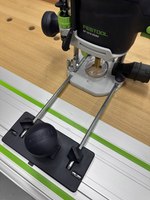 ХИТ! Комплект OF 1010 REBQ-Plus FESTOOL Вертикальный фрезер OF 1010, боковой упор, устройство для установки на шину - направляющую в систейнере 576919