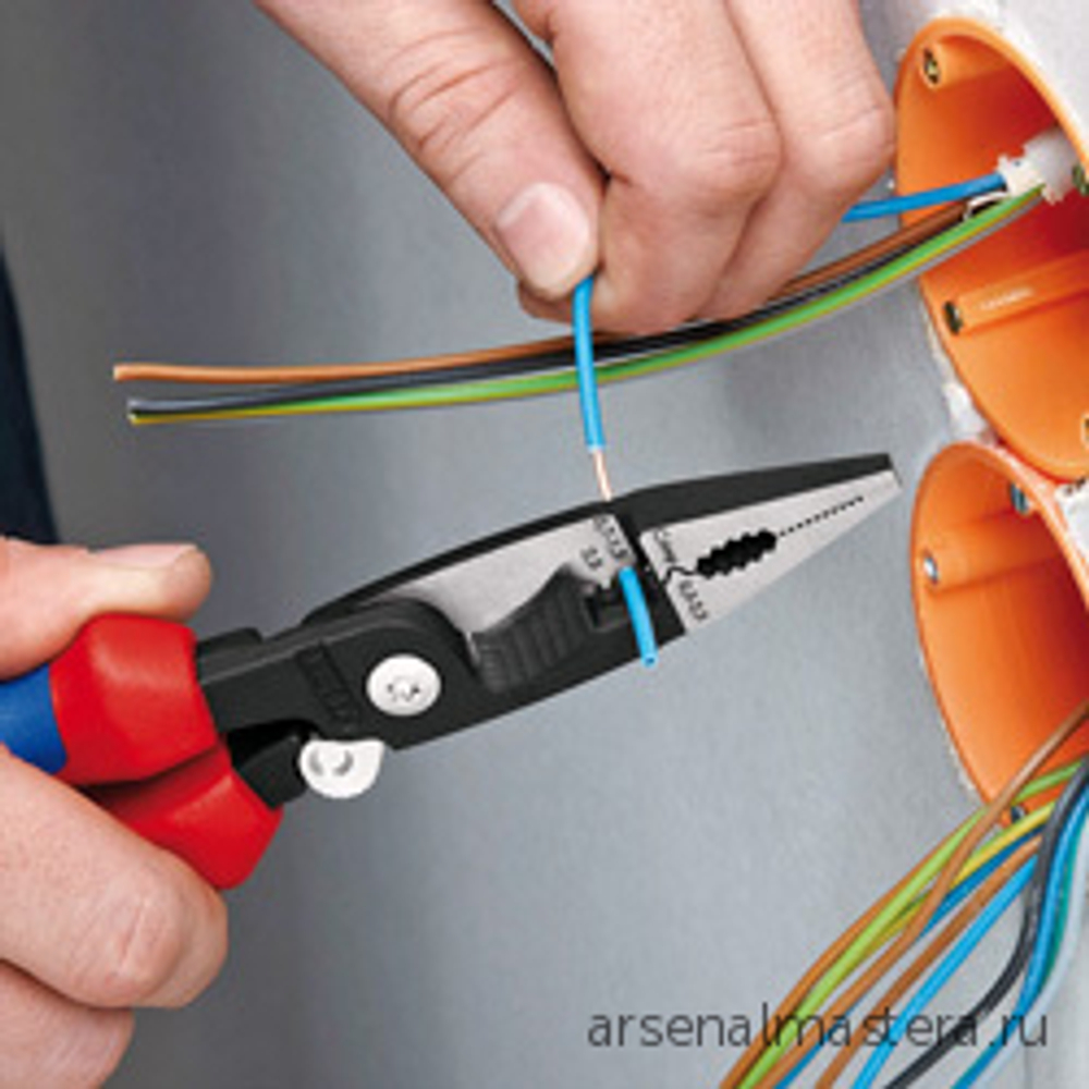 Многофункциональные клещи электромонтажные "6-в-1" 200 мм, зачистка 0.75 – 1.5 / 2.5 мм2, рез 15 мм / 50 мм2, 13 82 200 KNIPEX KN-1382200