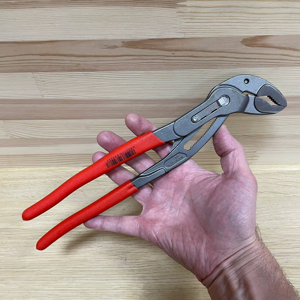 ХИТ! Клещи переставные COBRA 300 мм (Ключ "КОБРА"), зев 70 мм, фосфатированные, обливные ручки, 87 01 300, KNIPEX KN-8701300