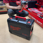 УДОБНЫЙ КОМПЛЕКТ! M18 FUEL ONEFHIWF1-802X Высокомоментный импульсный гайковерт ONEFHIWF1-0 с фиксацией фрикционным кольцом ПЛЮС ДВА Аккумулятора M18 FB8 8.0 Ач FORGE и Быстрое зарядное устройство M12-18 FC, в кейсе Milwaukee 4933499254