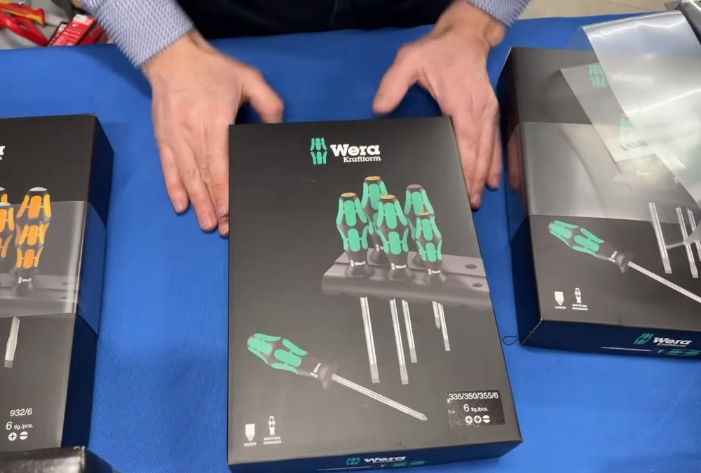 РАСПРОДАЖА ХИТ! Набор 6 предметов ОТВЕРТКИ Kraftform Plus Lasertip 335/350/355/6 на подставке WERA WE-105622