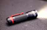 ХИТ! Карманный фонарь на батарейках MILWAUKEE ML-LED 4933464825