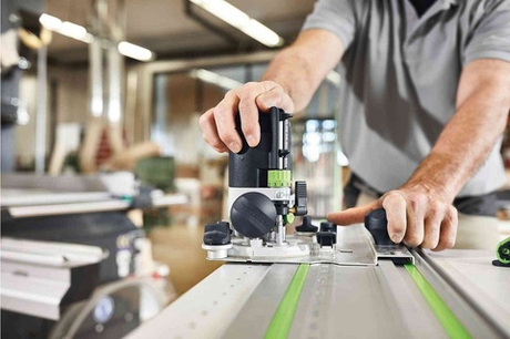 СУПЕР ХИТ! Комплект OF 1010 REBQ-Plus FESTOOL Вертикальный фрезер OF 1010, боковой упор, устройство для установки на шину - направляющую в систейнере 576919