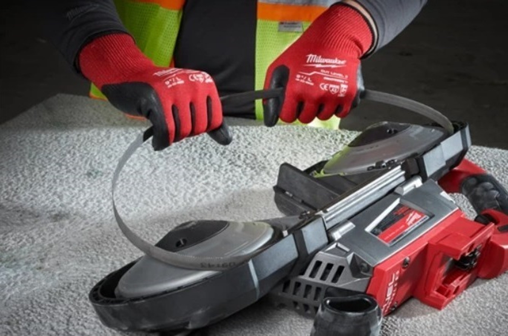 АКЦИЯ СИЗ ХИТ! Перчатки защитные 1 пара от порезов 3 уровень размер XL / 10  Milwaukee 4932471422
