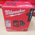 УДОБНЫЙ КОМПЛЕКТ! M18 BOS125-502B Аккумуляторная шлифовальная машина BOS125-0 плюс 2 аккумулятора B5 5.0 Ач и зарядное устройство M12-18 C в сумке MILWAUKEE 4933464229