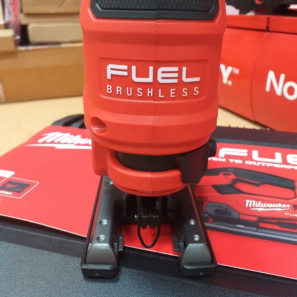 Легкий старт : Аккумуляторный лобзик M18 FUEL FJS-0X в кейсе Milwaukee 4933464726