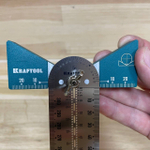 Новинка! Разметочная T - линейка KRAFTOOL 300 мм, многофункциональная 7 в 1 (рейсмус, транспортир с шагом 0.5, разметка сегментов 2,4,8,16, 3D разметка), стальная 34403