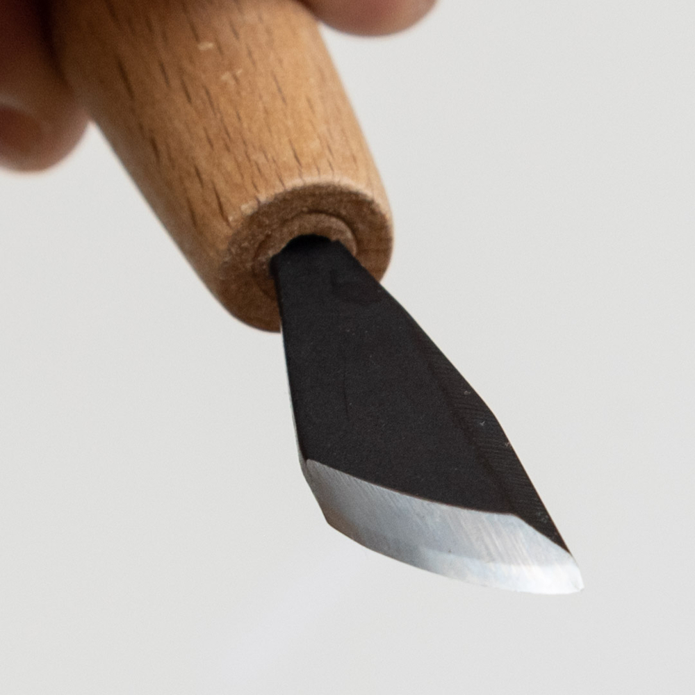 Новинка! Стамеска японская для резьбы по дереву Miki Tool Seigen N 14, косая скругленная РК, 12 мм М00019871