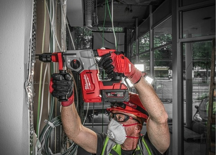 Комплект в кейсе M18 BLHX-502X: Аккумуляторный перфоратор плюс 2 шт Аккумулятора B5 5.0 Ач и Быстрозарядное устройство M12-18 FC MILWAUKEE 4933478892