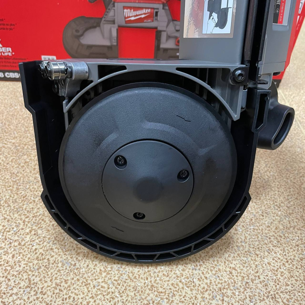 Легкий старт: Аккумуляторная ленточная пила по металлу M18 FUEL CBS125-0 Milwaukee 4933447150