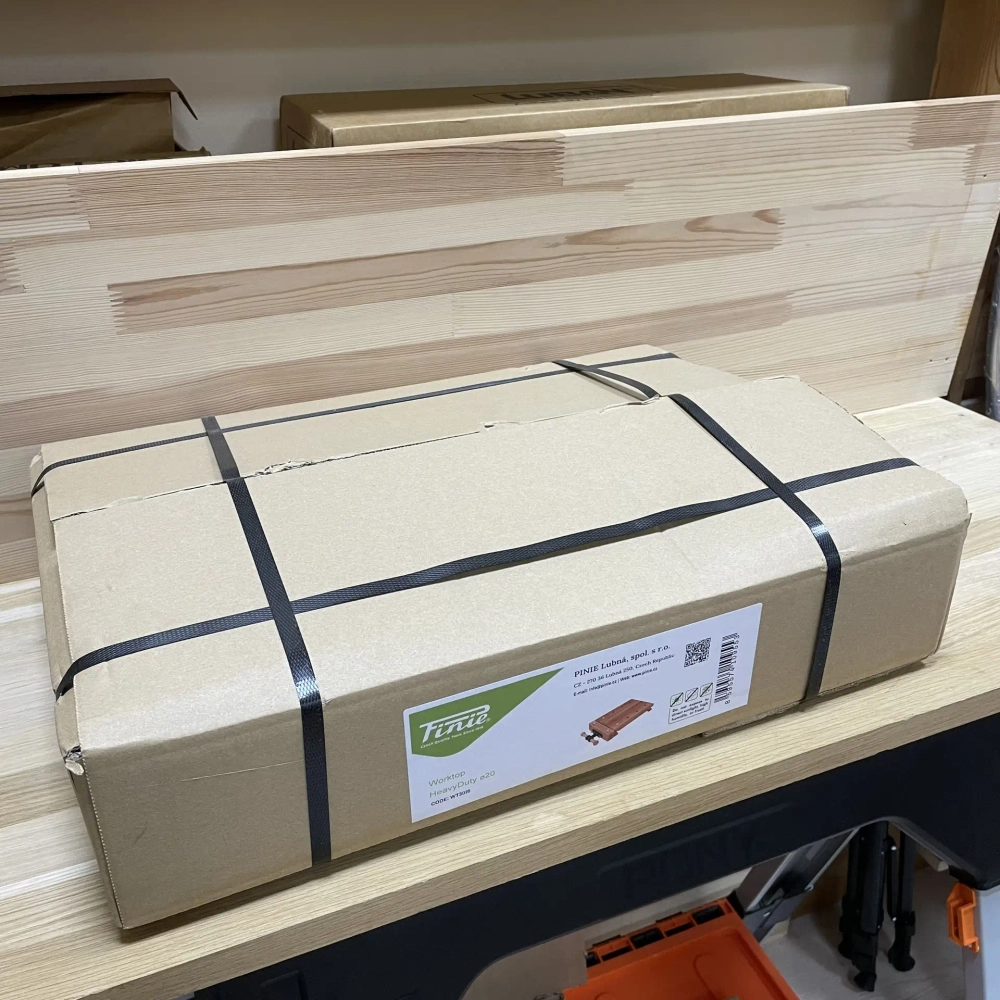 Новинка! Чешский верстак PINIE HeavyDuty накладной столярный деревянный 620 х 350 х 85 мм, столешница из массива бука 40 мм, 1 тиски York, 8 отверстий 20 мм под фиксаторы WT3D20