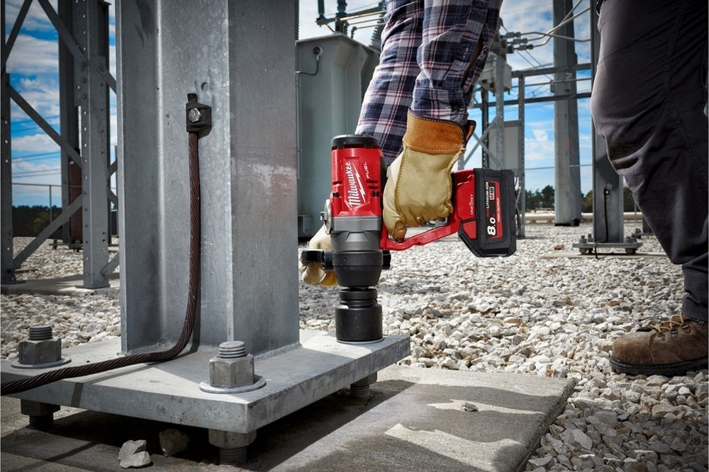 КОМПЛЕКТ! В кейсе M18 FUEL ONEFHIWF1-802X: Аккумуляторный высокомоментный импульсный гайковерт ONEFHIWF1-0 ONE-KEY 1 плюс 2 Аккумулятора HB8 8.0 Ач и Быстрозарядное устройство M12-18 FC MILWAUKEE 4933459733