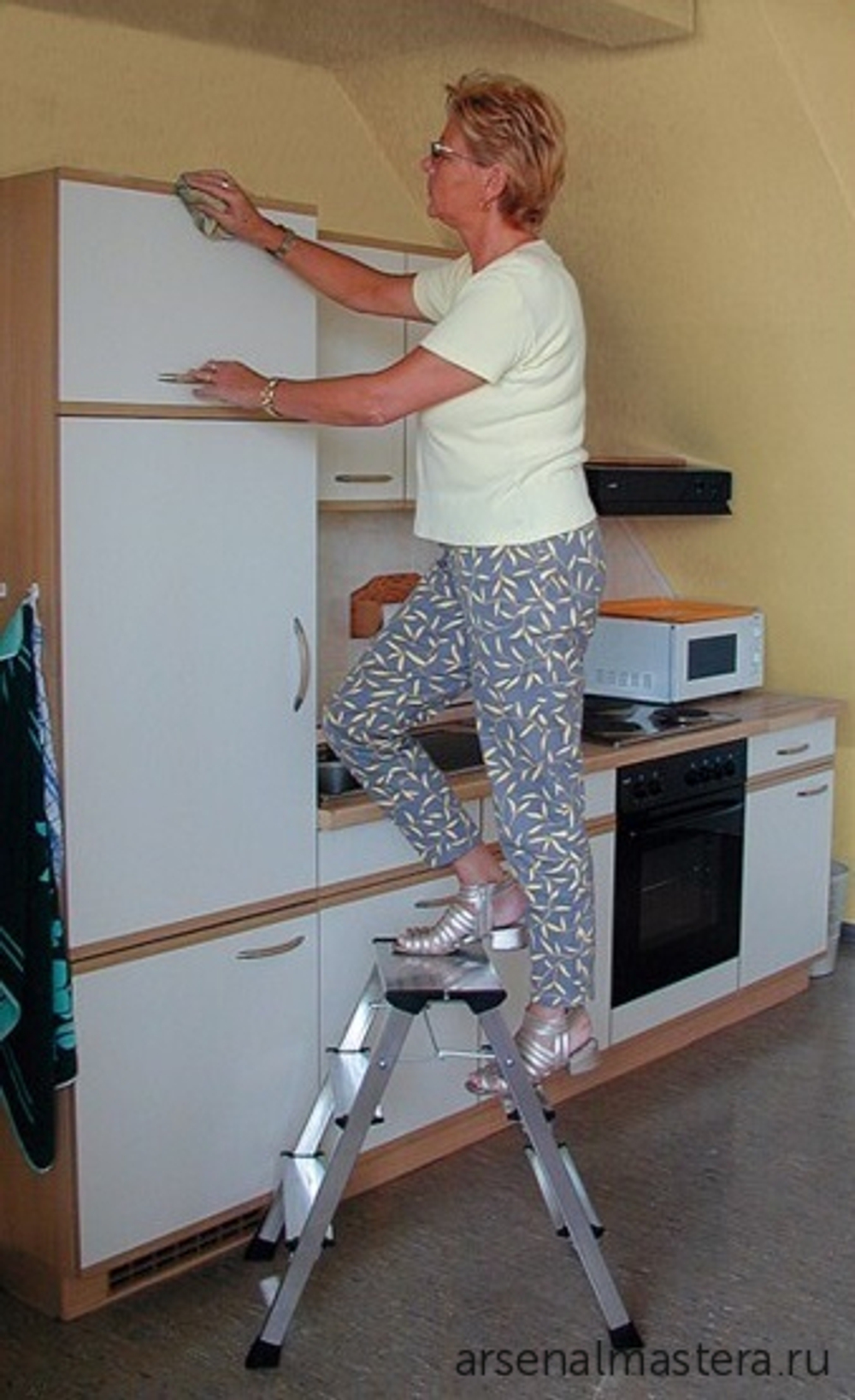 Двухсторонняя складная подставка Krause ROLLY ступенек 2х3 с роликами алюминий 130068