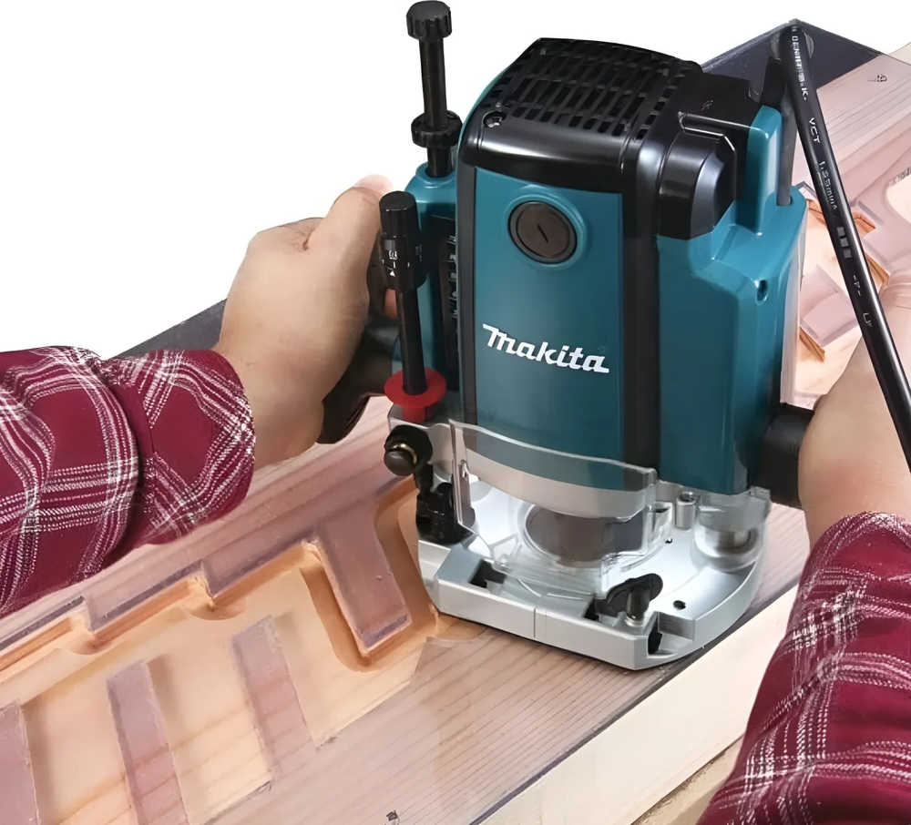 Новинка! Фрезер погружной сетевой Makita 2,1 кВт для снятия пазов и фасок, подравнивания кромок, профилирования RP2302FC02