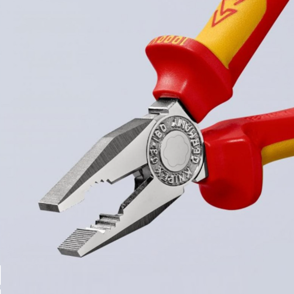 Новинка! Плоскогубцы комбинированные KNIPEX VDE 1000V изолированные 180 мм хром, 2-комп диэлектрические ручки, со страховочным креплением ПАССАТИЖИ KN-0306180T