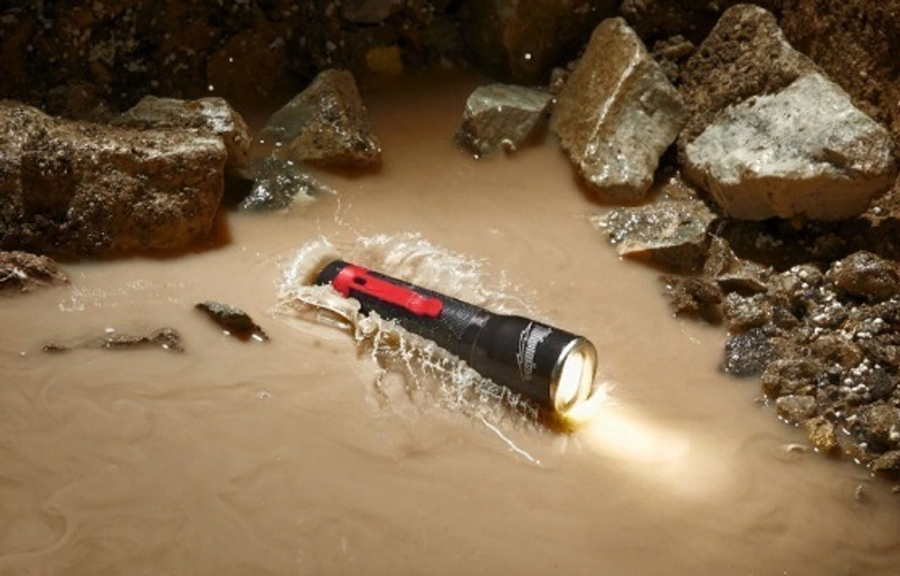 ХИТ! Карманный фонарь на батарейках MILWAUKEE ML-LED 4933464825