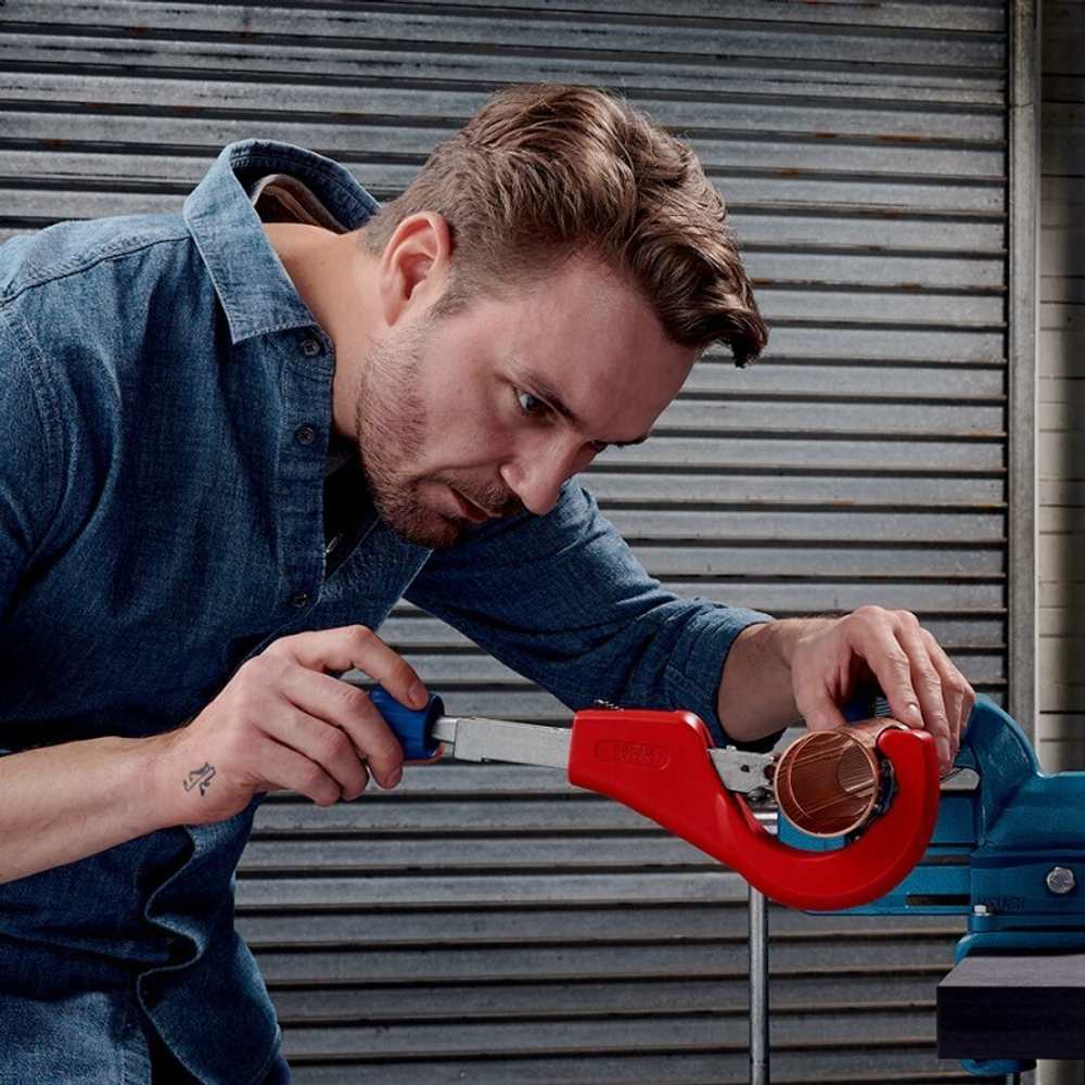 Труборез для нержавеющей стали и цветных металлов TubiX XL Knipex 6 - 76 мм / толщина макс 2 мм, длина 260 мм KNIPEX KN-903103BK