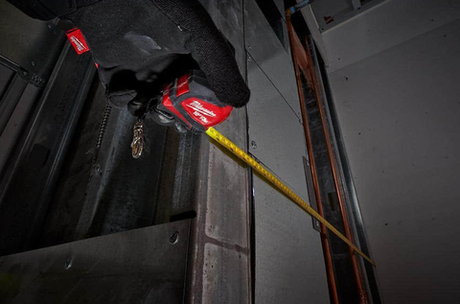 АКЦИЯ RED STRIKE -23% ХИТ! Рулетка длина 3 м ширина 12 мм с LED подсветкой и магнитом в корпусе MILWAUKEE 48226602