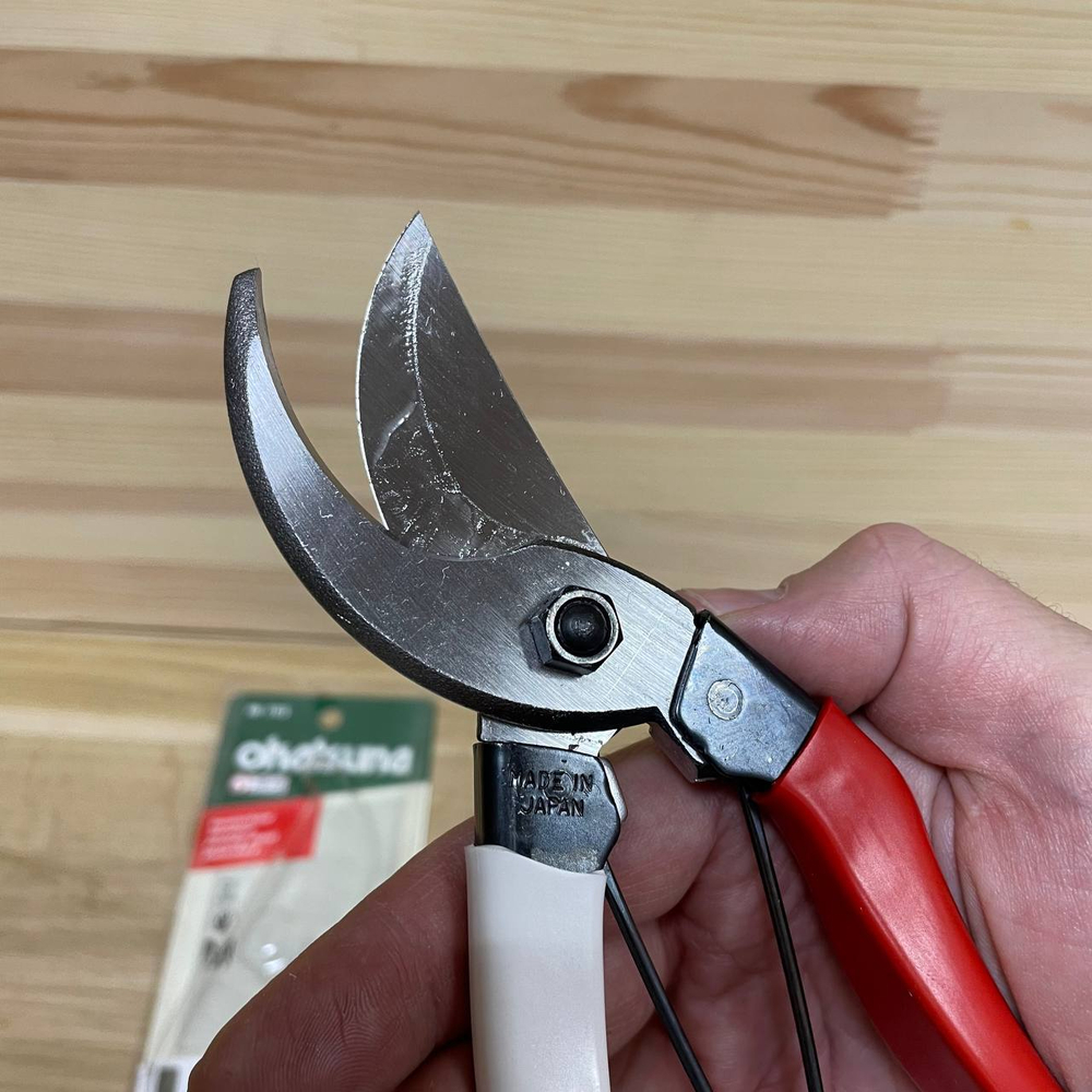 Новинка! Японский секатор 103 Okatsune для обрезки фруктовых деревьев, веток, кустов, роз, лиан Лезвие 53 мм, длина 200 мм, сталь IZUMO YASUGI KST103 М00013253