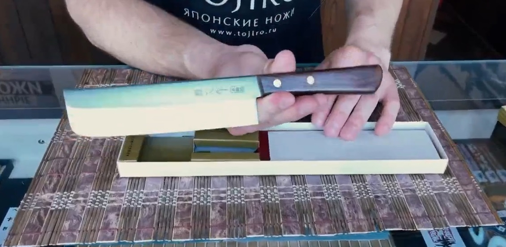 Новинка! Нож японский Кухонный Поварской Накири Kanetsugu для шинковки овощей и зелени Special Offer, длина лезвия 165 мм, сталь AUS-8 / SUS410, 3 слоя, рукоять розовое дерево, заточка 5000 Tojiro 2007