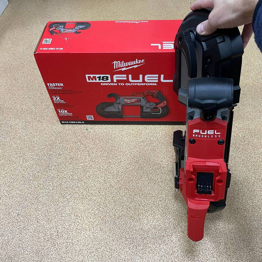 Легкий старт: Аккумуляторная ленточная пила по металлу M18 FUEL CBS125-0 Milwaukee 4933447150