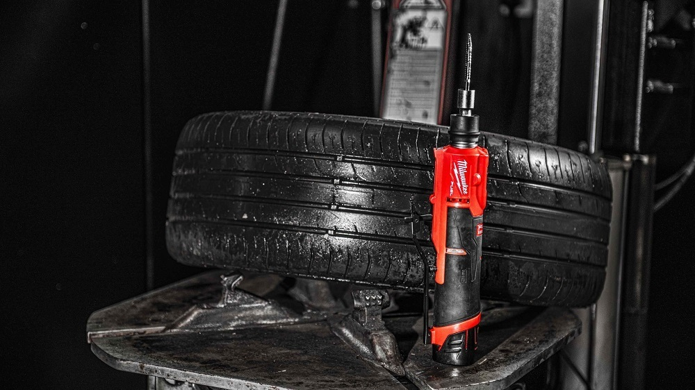 Новинка! Легкий старт: Аккумуляторная прямошлифмашина M12 FUEL FTB-0 MILWAUKEE 4933472215