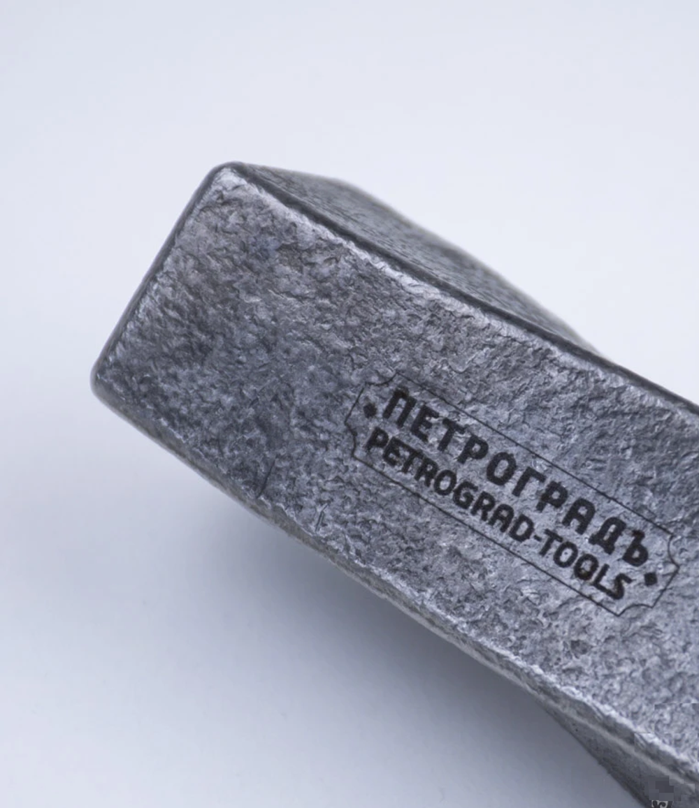 Новинка! Клин для колки дров ПЕТРОГРАДЪ модель 1, 200 / 53 мм в деревянной коробке М00024325