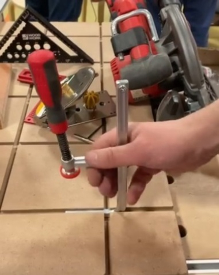 ХИТ! Струбцина кованая F-образная с винтовой рукояткой для паза ласточкин хвост 160 х 60 мм, усилие прижима до 160 кг Woodwork HTD-1660