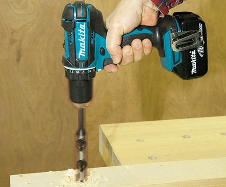 КОМПЛЕКТ: Аккумуляторная дрель - шуруповерт Makita XPT 18 В, ДВА Аккумулятора 4 А·ч, Зарядное устройство, Кейс, Max D сверления металл 13 мм, дерево 38 мм DDF482RME