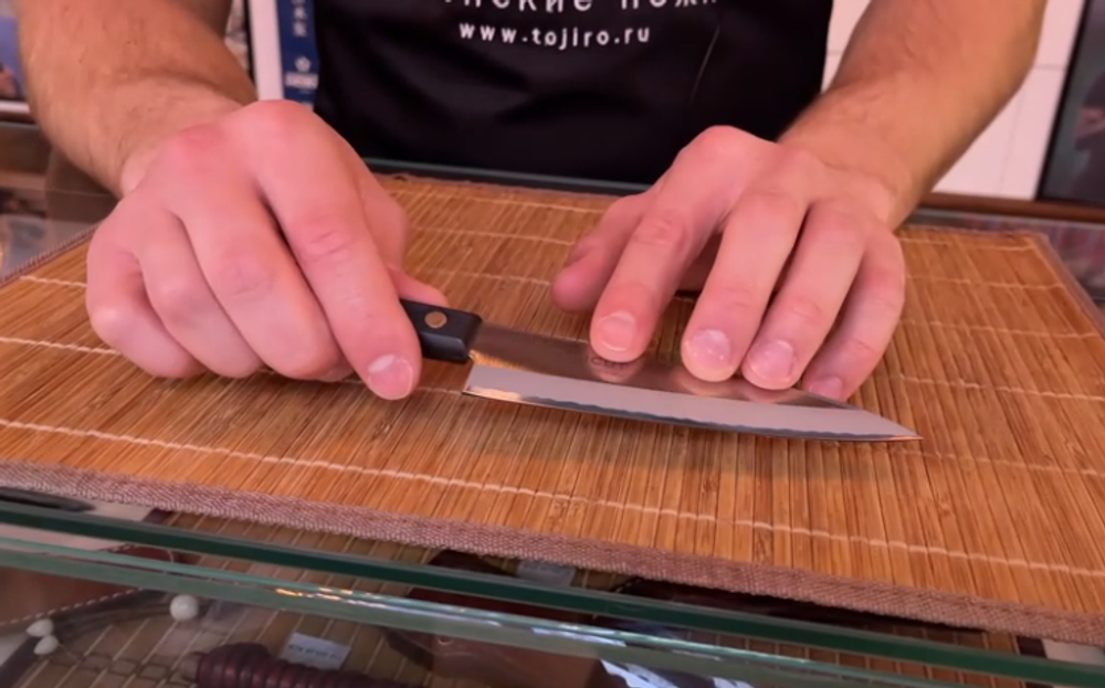 Новинка! Японский Кухонный нож Универсальный Tojiro Fuji Cutlery, длина лезвия 135 мм сталь Mo-V рукоять PBT заточка 2000 FC-1620