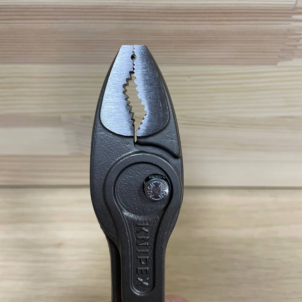 Новинка! Клещи с фронтальным и боковым захватами KNIPEX TwinGrip 250 мм, 7 позиций, зев 5 - 27 мм, 3-комп. ручки в блистере KN-8202250SB