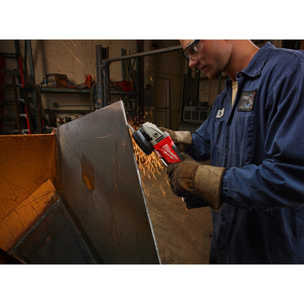 ХИТ! Комплект в кейсе M18 FUEL FSAG125XB-502X: Аккумуляторная углошлифовальная машина УШМ, 2 шт Аккумулятора B5 5 Ач, Зарядное устройство M12 - 18 FC в кейсе MILWAUKEE 4933478430