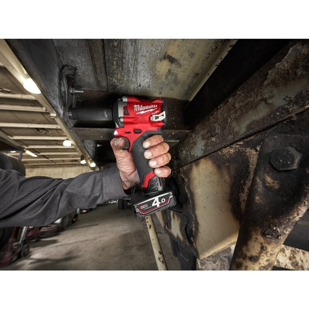 УДОБНЫЙ КОМПЛЕКТ! В кейсе M12 FUEL FIWF12-422X: Аккумуляторный импульсный гайковерт FIWF12-0 плюс 2 аккумулятора 4.0 Ач и 2.0 Ач и зарядное устройство M12-18C MILWAUKEE 4933464616