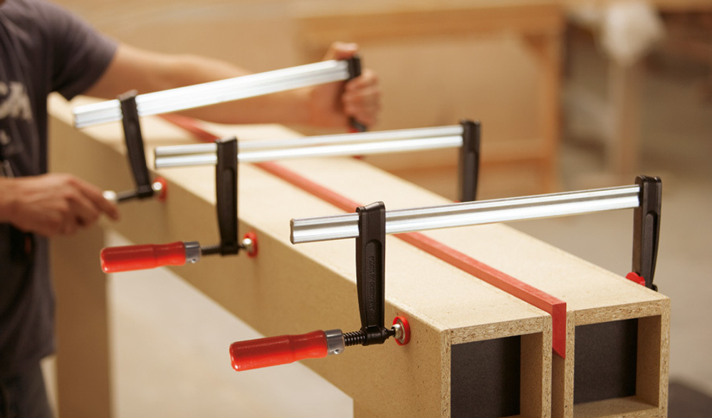 Новинка! Струбцина чугунная BESSEY 160 / 80, 5.5 кН деревянная ручка BE-TPN16BE