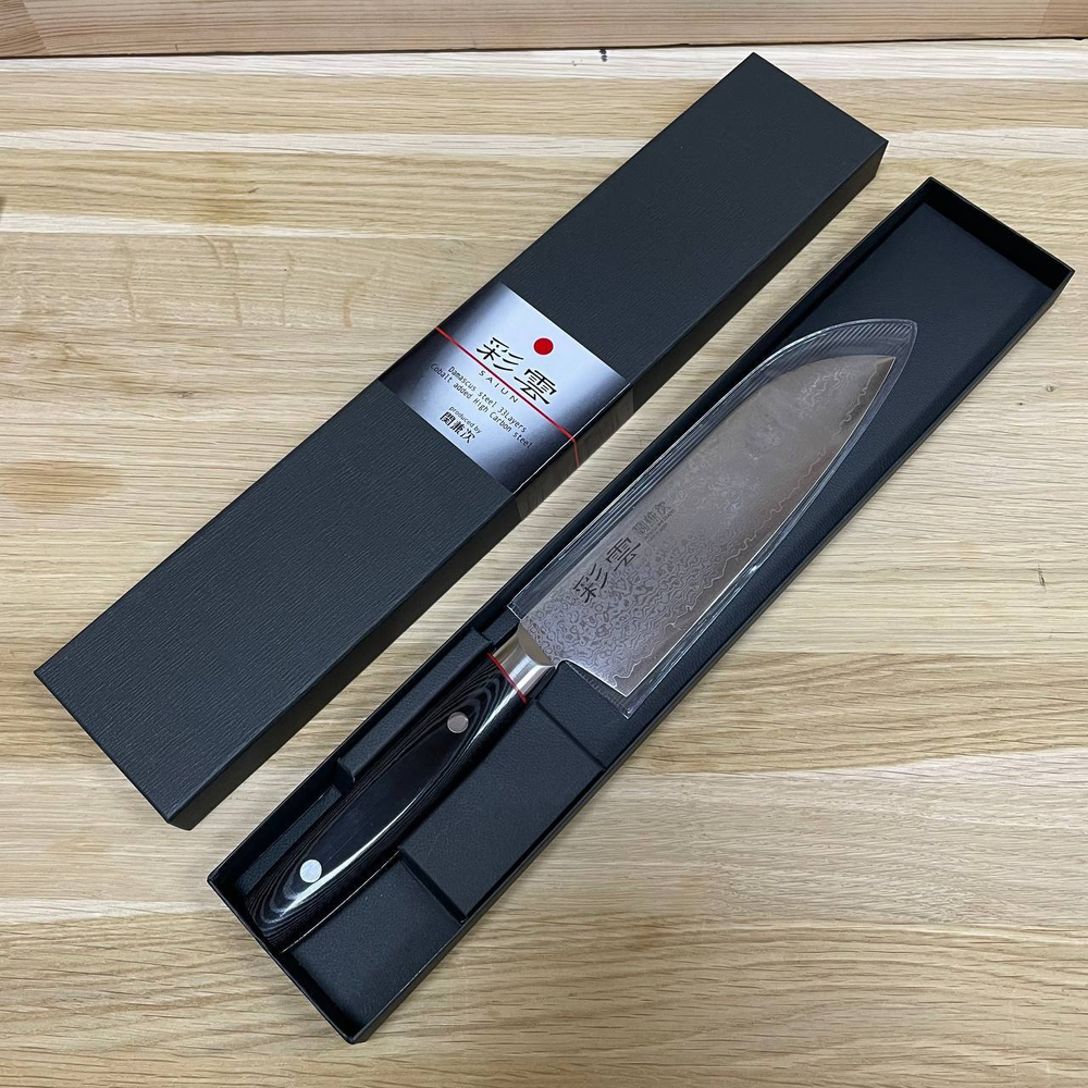 Шеф Нож японский кухонный Сантоку Kanetsugu Saiun Damascus длина лезвия 170 мм сталь VG-10 33 слоя, рукоять микарта, заточка 10000 Tojiro 9003