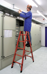 Новинка! Диэлектрическая двухсторонняя стремянка KRAUSE 2 х 6 с боковинами и перекладинами из усиленного стекловолокном пластика 819727